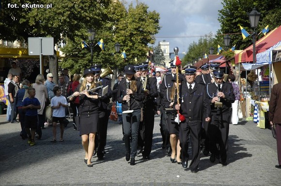 Królowa Róż i Królewna Różyczka przejęły władzę. Bawmy się na 38. Święcie Róży