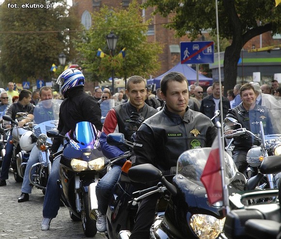 Królowa Róż i Królewna Różyczka przejęły władzę. Bawmy się na 38. Święcie Róży