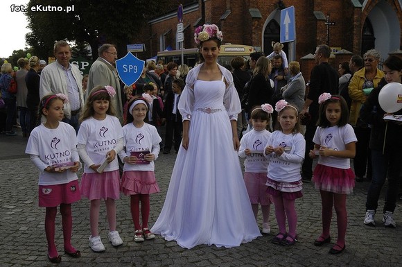 Królowa Róż i Królewna Różyczka przejęły władzę. Bawmy się na 38. Święcie Róży