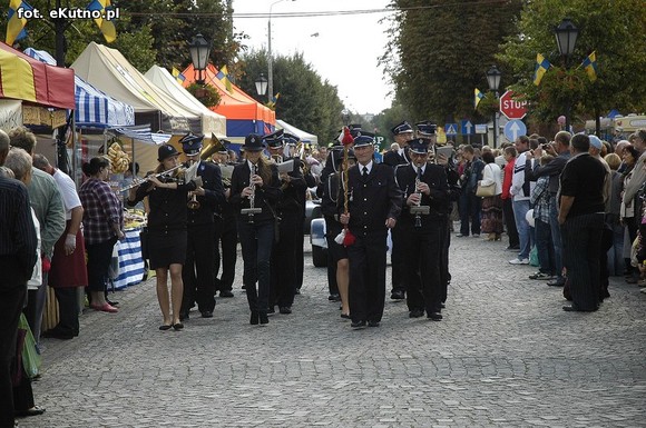 Królowa Róż i Królewna Różyczka przejęły władzę. Bawmy się na 38. Święcie Róży