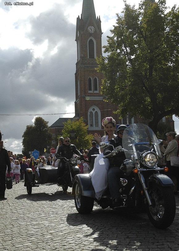 Królowa Róż i Królewna Różyczka przejęły władzę. Bawmy się na 38. Święcie Róży