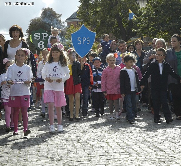 Królowa Róż i Królewna Różyczka przejęły władzę. Bawmy się na 38. Święcie Róży