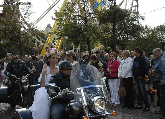 Królowa Róż i Królewna Różyczka przejęły władzę. Bawmy się na 38. Święcie Róży