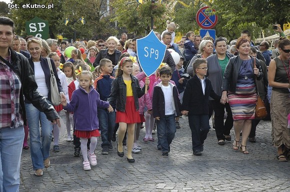 Królowa Róż i Królewna Różyczka przejęły władzę. Bawmy się na 38. Święcie Róży