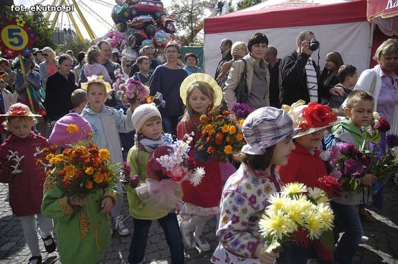 Królowa Róż i Królewna Różyczka przejęły władzę. Bawmy się na 38. Święcie Róży