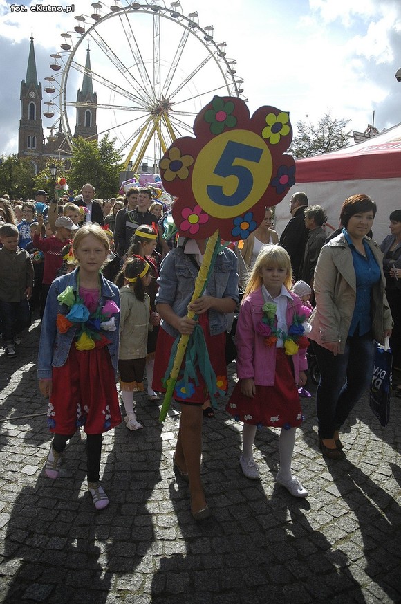 Królowa Róż i Królewna Różyczka przejęły władzę. Bawmy się na 38. Święcie Róży