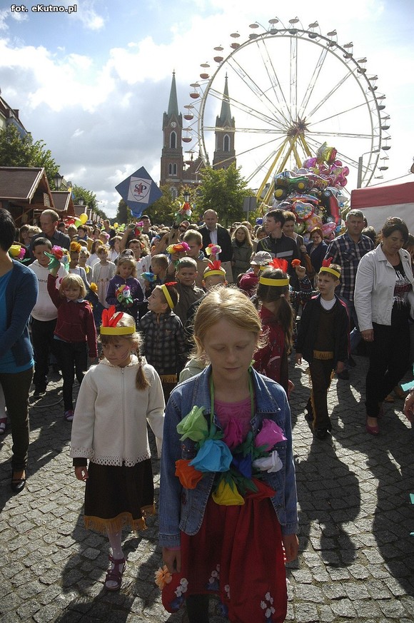Królowa Róż i Królewna Różyczka przejęły władzę. Bawmy się na 38. Święcie Róży