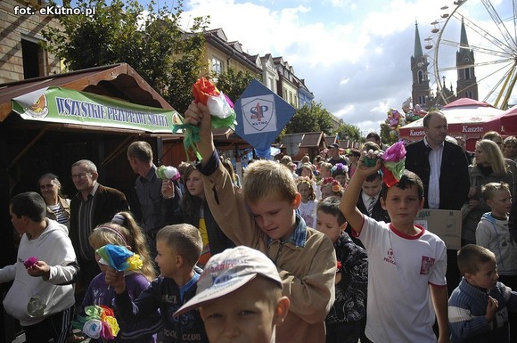 Królowa Róż i Królewna Różyczka przejęły władzę. Bawmy się na 38. Święcie Róży
