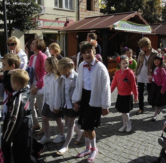 Królowa Róż i Królewna Różyczka przejęły władzę. Bawmy się na 38. Święcie Róży