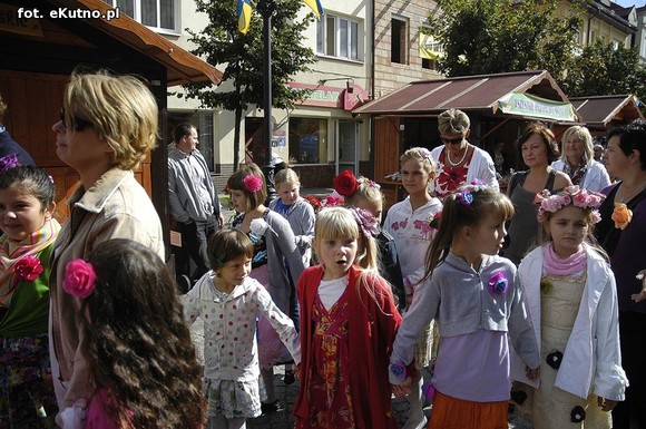 Królowa Róż i Królewna Różyczka przejęły władzę. Bawmy się na 38. Święcie Róży