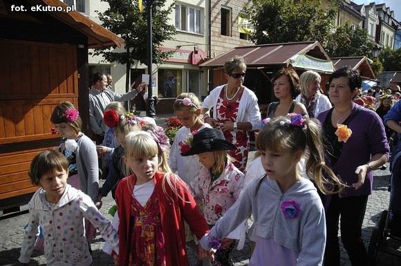 Królowa Róż i Królewna Różyczka przejęły władzę. Bawmy się na 38. Święcie Róży