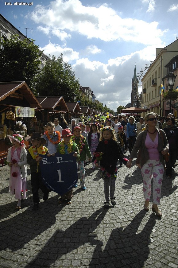 Królowa Róż i Królewna Różyczka przejęły władzę. Bawmy się na 38. Święcie Róży