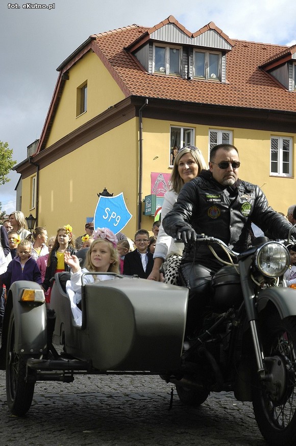 Królowa Róż i Królewna Różyczka przejęły władzę. Bawmy się na 38. Święcie Róży