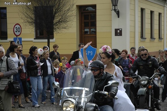 Królowa Róż i Królewna Różyczka przejęły władzę. Bawmy się na 38. Święcie Róży