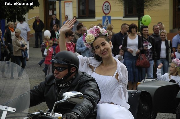 Królowa Róż i Królewna Różyczka przejęły władzę. Bawmy się na 38. Święcie Róży