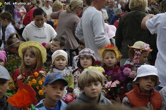 Królowa Róż i Królewna Różyczka przejęły władzę. Bawmy się na 38. Święcie Róży