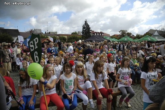 Królowa Róż i Królewna Różyczka przejęły władzę. Bawmy się na 38. Święcie Róży