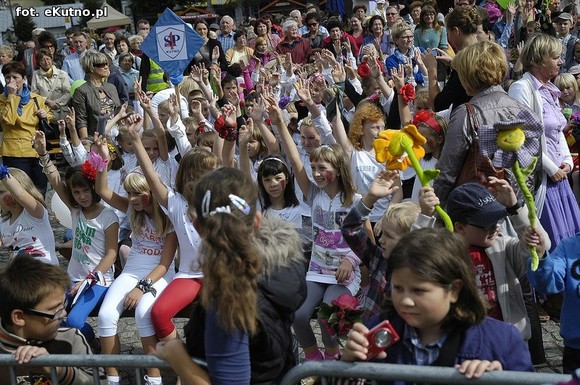 Królowa Róż i Królewna Różyczka przejęły władzę. Bawmy się na 38. Święcie Róży