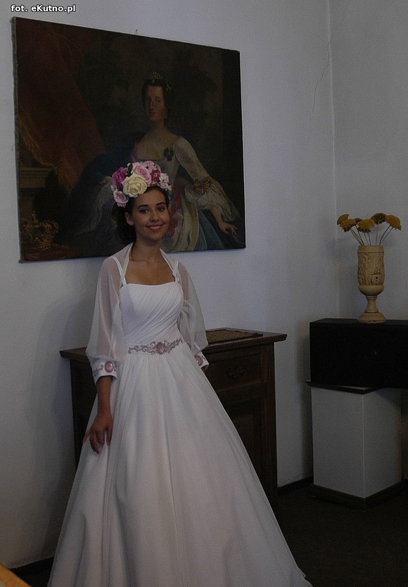 Królowa Róż na herbacie różanej w pałacu