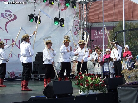 Mazowiecki folklor i beskidzkie skrzypce w niedzielne południe