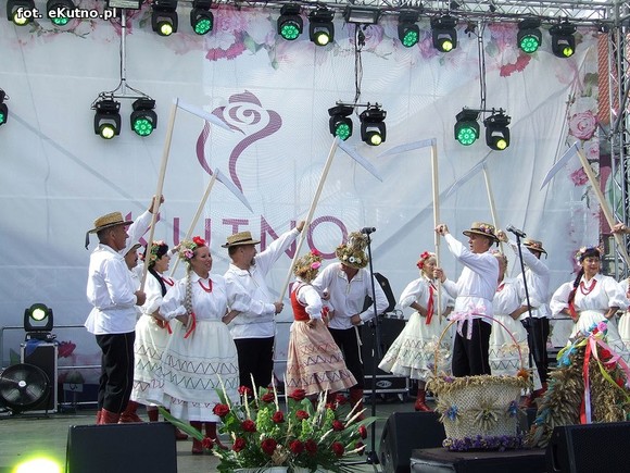 Mazowiecki folklor i beskidzkie skrzypce w niedzielne południe