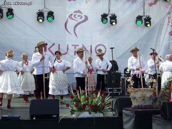 Mazowiecki folklor i beskidzkie skrzypce w niedzielne południe