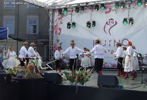 Mazowiecki folklor i beskidzkie skrzypce w niedzielne południe