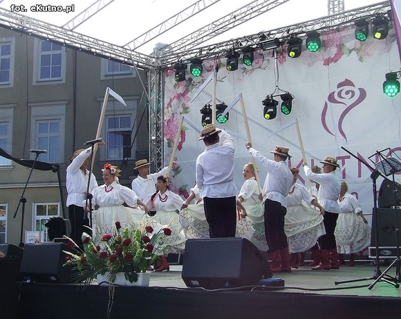 Mazowiecki folklor i beskidzkie skrzypce w niedzielne południe