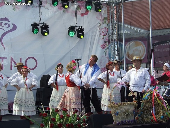 Mazowiecki folklor i beskidzkie skrzypce w niedzielne południe