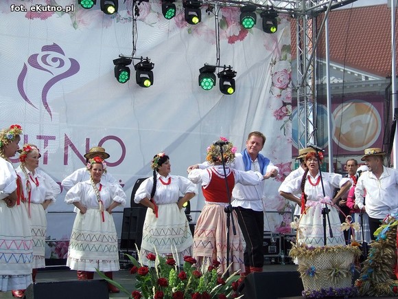 Mazowiecki folklor i beskidzkie skrzypce w niedzielne południe