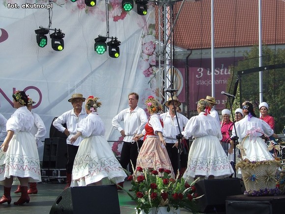 Mazowiecki folklor i beskidzkie skrzypce w niedzielne południe