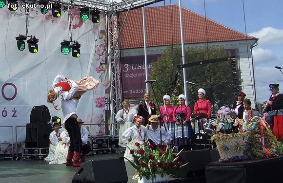 Mazowiecki folklor i beskidzkie skrzypce w niedzielne południe