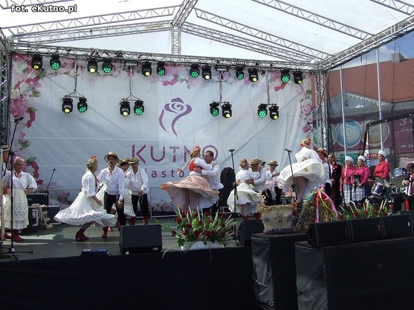 Mazowiecki folklor i beskidzkie skrzypce w niedzielne południe