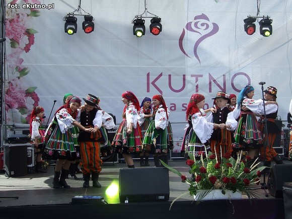Mazowiecki folklor i beskidzkie skrzypce w niedzielne południe