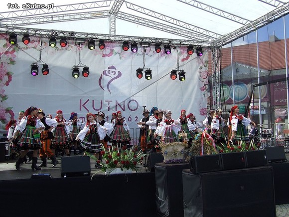 Mazowiecki folklor i beskidzkie skrzypce w niedzielne południe