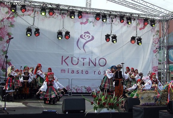 Mazowiecki folklor i beskidzkie skrzypce w niedzielne południe