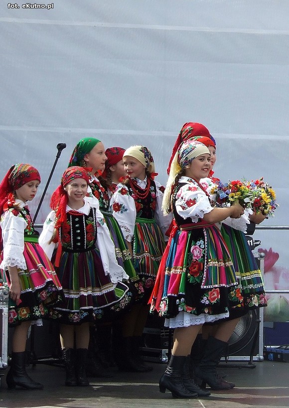 Mazowiecki folklor i beskidzkie skrzypce w niedzielne południe