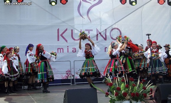 Mazowiecki folklor i beskidzkie skrzypce w niedzielne południe