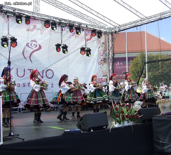 Mazowiecki folklor i beskidzkie skrzypce w niedzielne południe