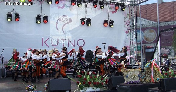 Mazowiecki folklor i beskidzkie skrzypce w niedzielne południe