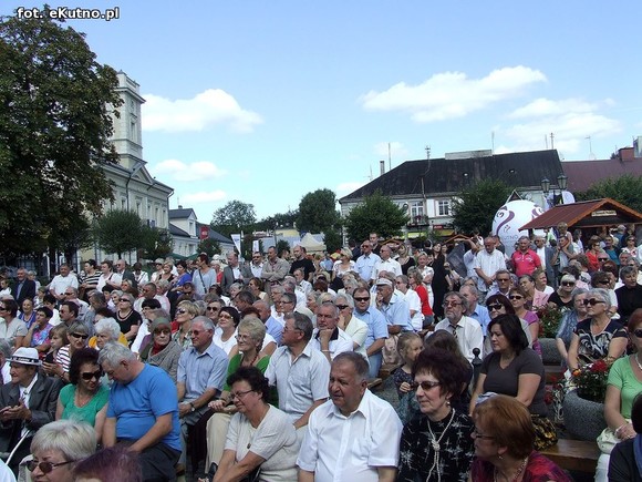 Mazowiecki folklor i beskidzkie skrzypce w niedzielne południe