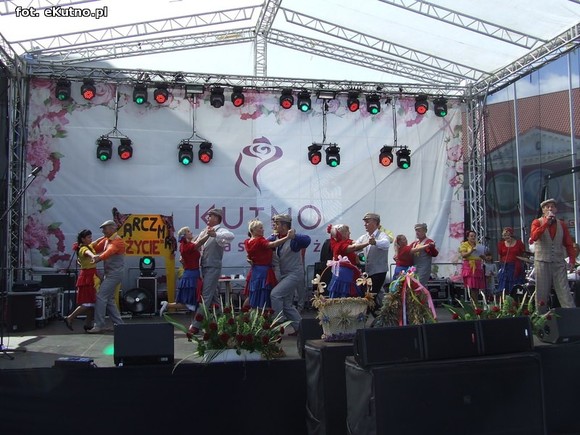Mazowiecki folklor i beskidzkie skrzypce w niedzielne południe
