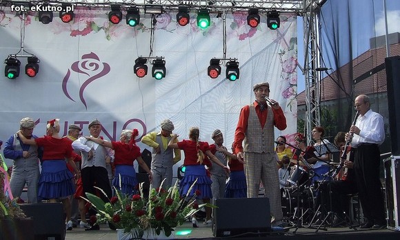 Mazowiecki folklor i beskidzkie skrzypce w niedzielne południe