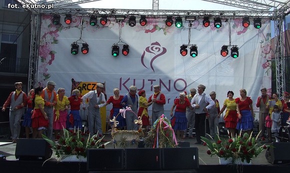 Mazowiecki folklor i beskidzkie skrzypce w niedzielne południe