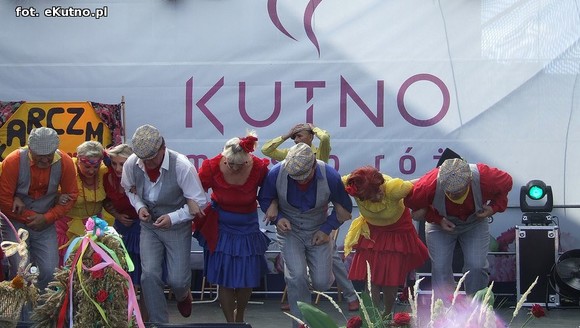 Mazowiecki folklor i beskidzkie skrzypce w niedzielne południe