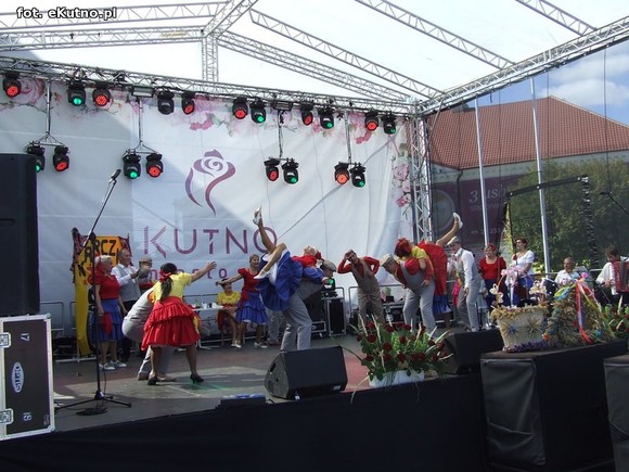 Mazowiecki folklor i beskidzkie skrzypce w niedzielne południe