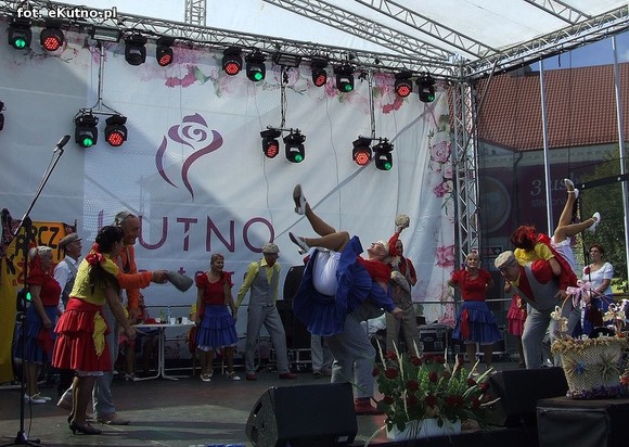 Mazowiecki folklor i beskidzkie skrzypce w niedzielne południe