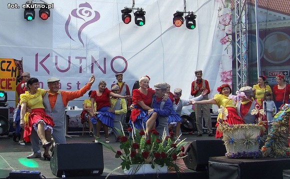 Mazowiecki folklor i beskidzkie skrzypce w niedzielne południe