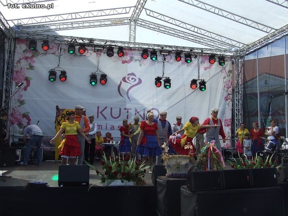 Mazowiecki folklor i beskidzkie skrzypce w niedzielne południe