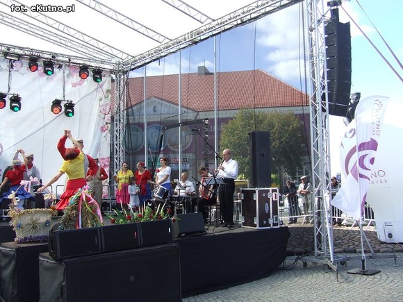 Mazowiecki folklor i beskidzkie skrzypce w niedzielne południe